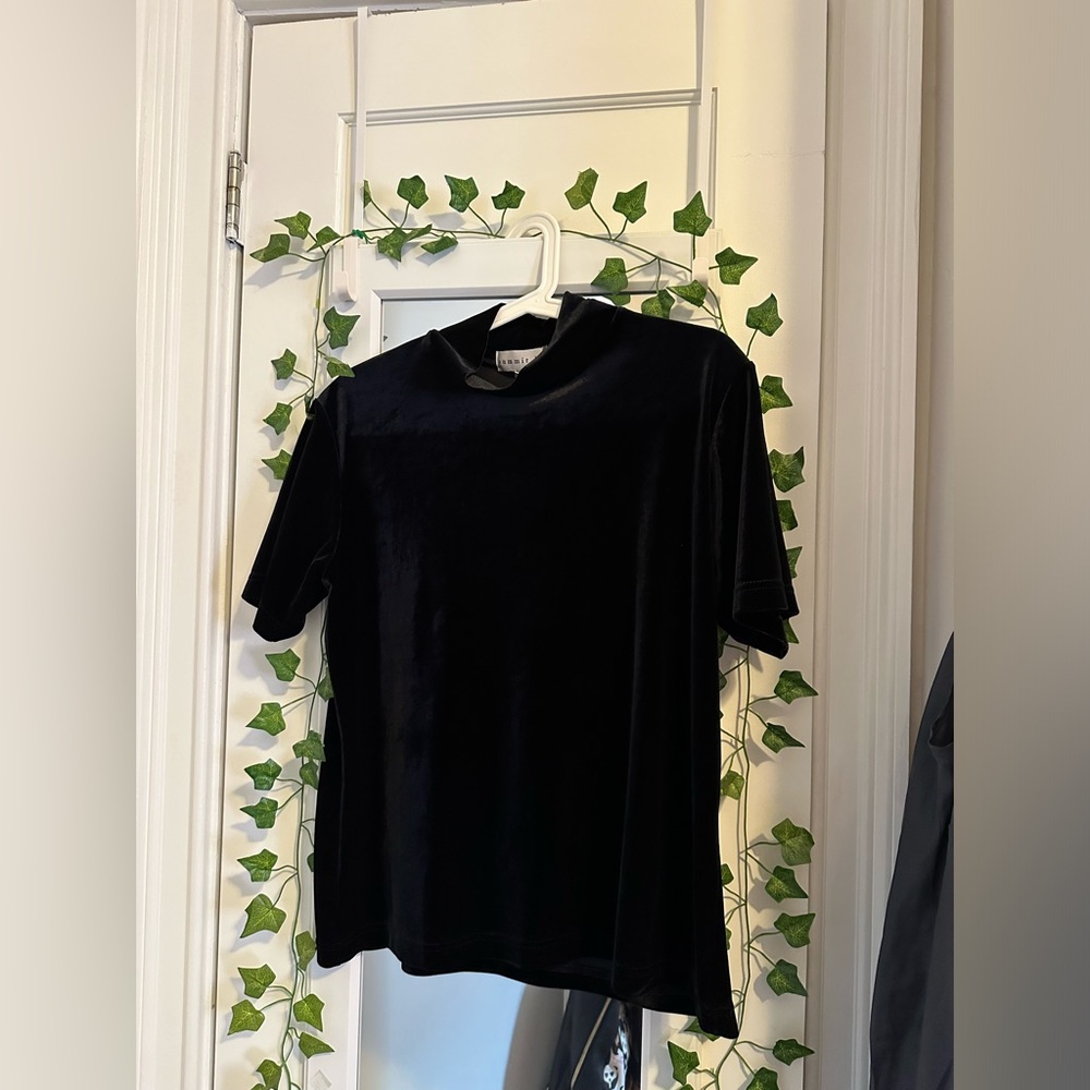Black velvet loose turtle neck short sleeve
